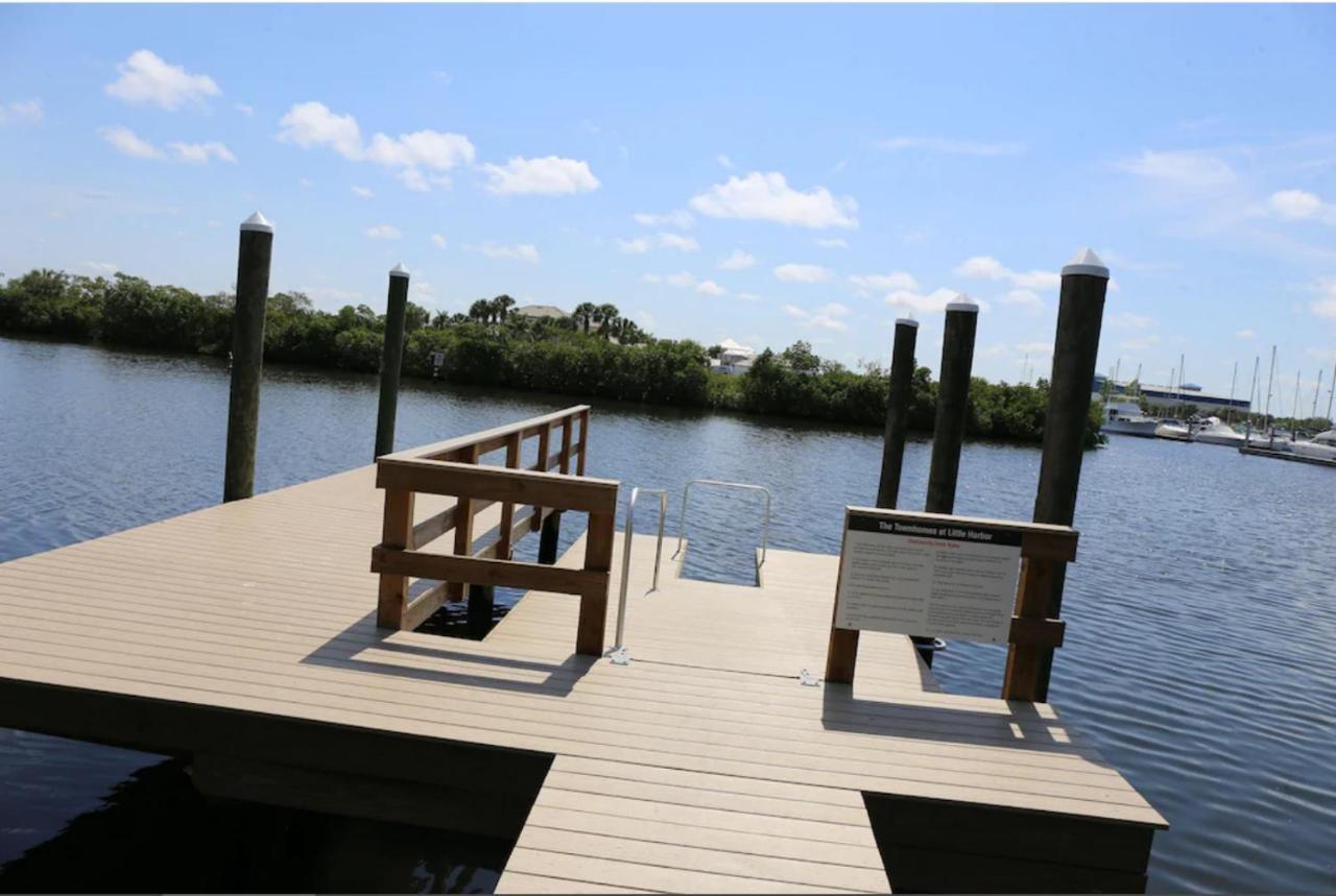 Beautiful New Luxury Townhome With Private Beach And Swimming Pools Ruskin Exteriör bild