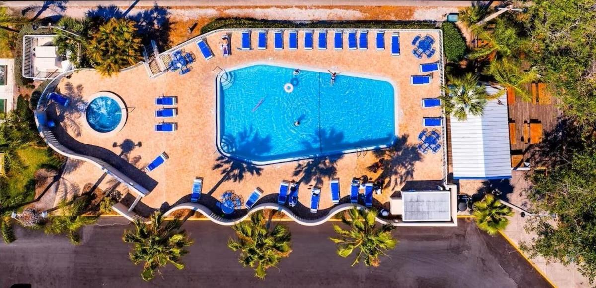 Beautiful New Luxury Townhome With Private Beach And Swimming Pools Ruskin Exteriör bild